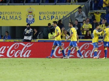Los jugadores de Las Palmas celebran el gol de Boateng ante el Athletic