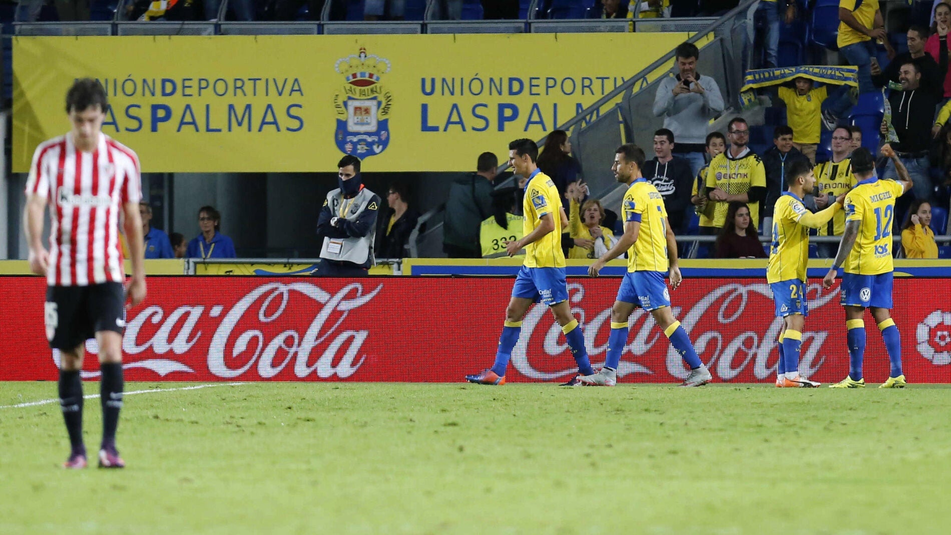 Los jugadores de Las Palmas celebran el gol de Boateng ante el Athletic