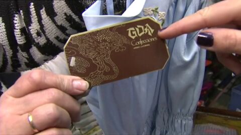 Frame 10.230065 de: Las primeras batas confeccionadas por Amancio Ortega se convierten en objetos de colecci&oacute;n