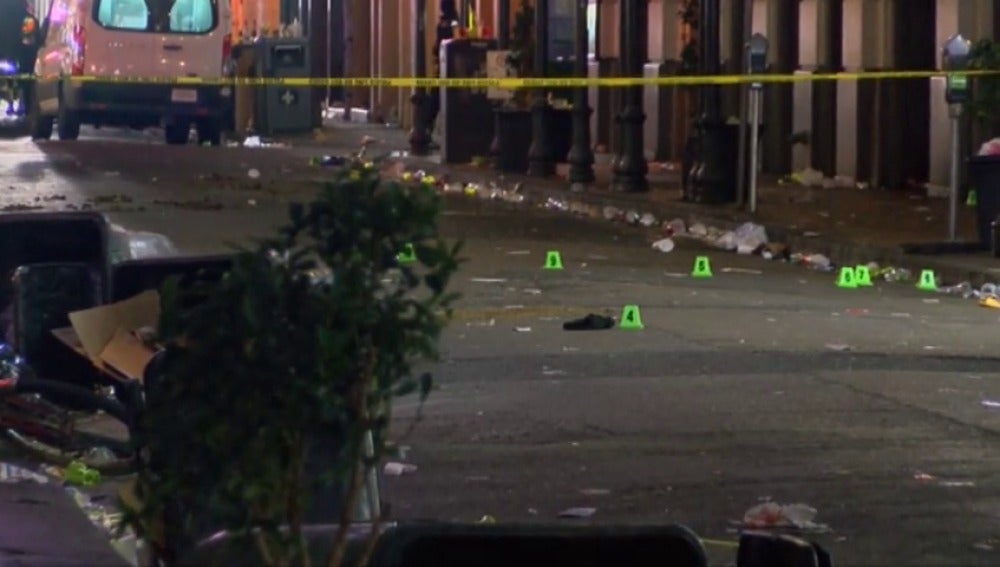 Frame 7.373202 de: Un muerto y nueve heridos en un tiroteo en New Orleans
