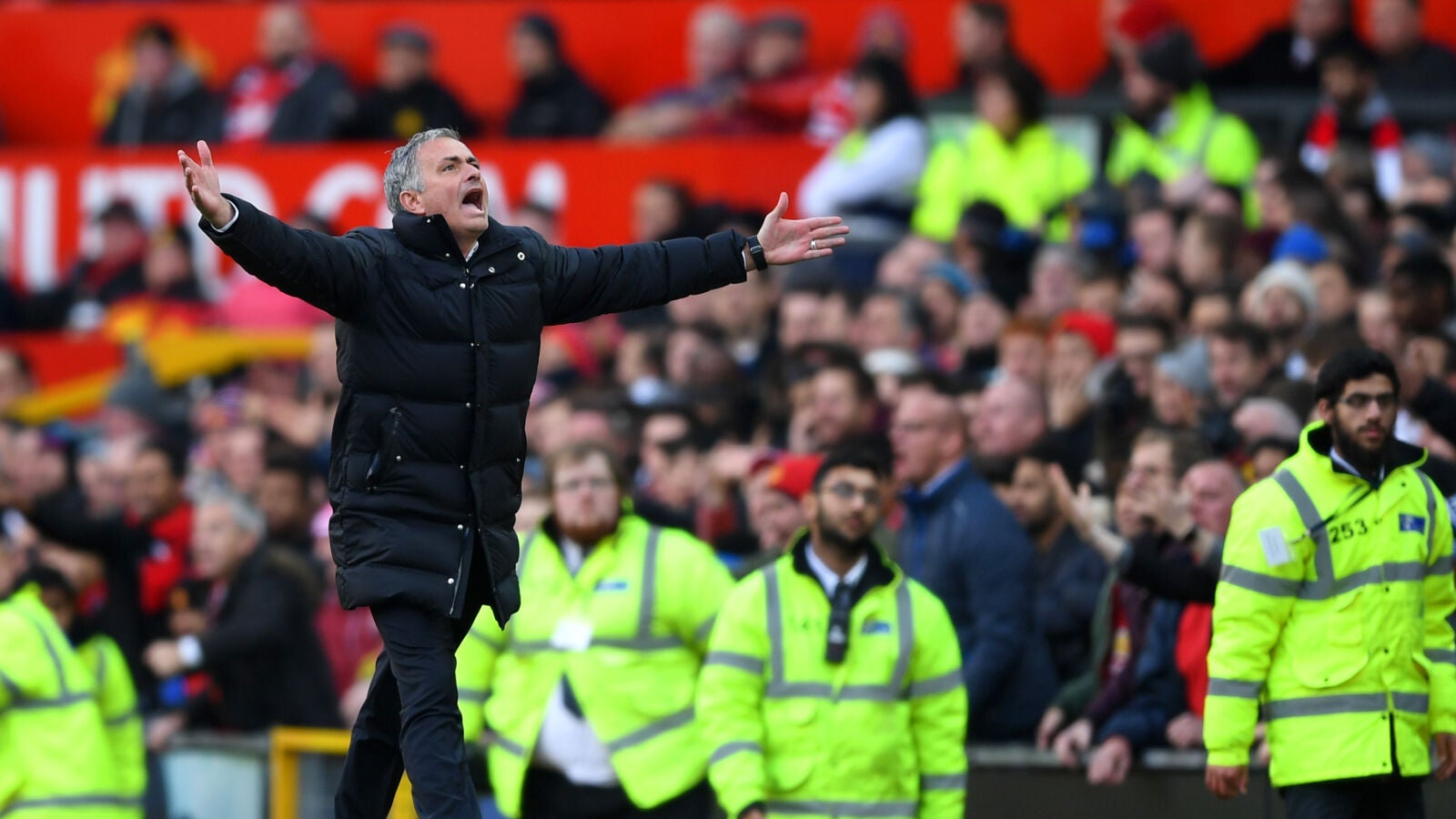 José Mourinho podría ser sancionado de dos a seis partidos por su última expulsión
