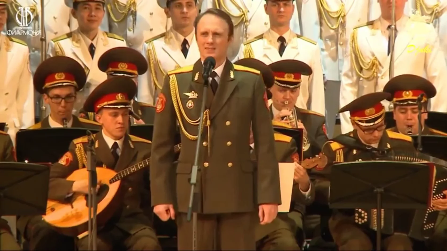 Frame 72.305559 de: El coro del Ejército Rojo de Rusia  se atreve con una jota de La Dolores 