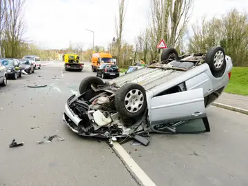 Un coche siniestrado Un coche siniestrado