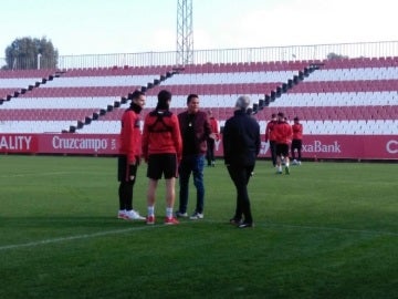 Carlos Bacca, en el entrenamiento del Sevilla