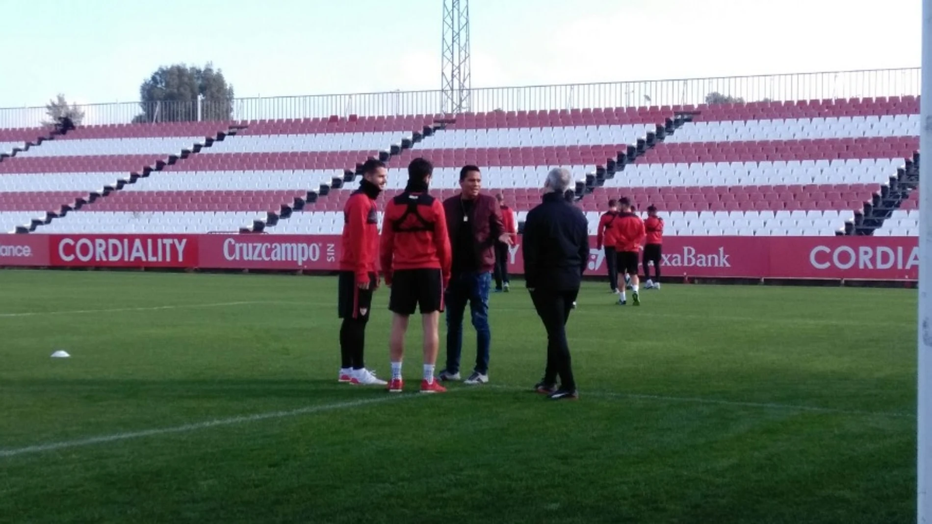 Carlos Bacca, en el entrenamiento del Sevilla Carlos Bacca, en el entrenamiento del Sevilla