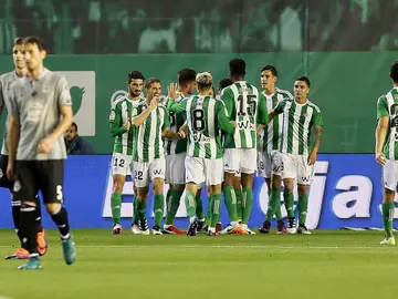 Los jugadores del Betis celebran el gol de Sanabria Los jugadores del Betis celebran el gol de Sanabria