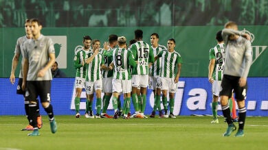 El Betis da el primer paso hacia los octavos con su victoria ante el Deportivo