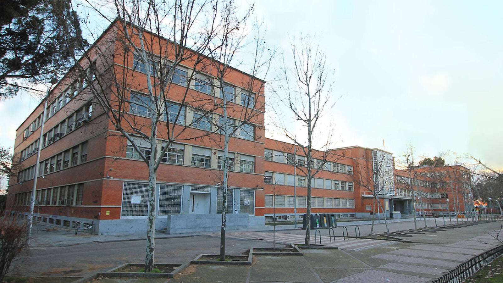 80 estudiantes se encierran en la Facultad de Filosofía de la Complutense para denunciar el 