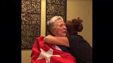 El vídeo de una anciana con alzheimer llorando de felicidad por la muerte de Fidel Castro revoluciona las redes sociales 