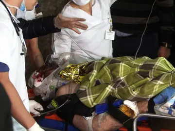 Personal de la Clínica San Juan de Dios traslada al periodista brasileño Rafael Henze Personal de la Clínica San Juan de Dios traslada al periodista brasileño Rafael Henze