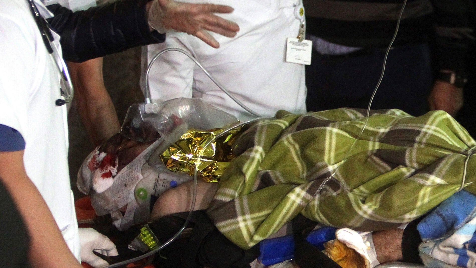 Personal de la Cl&iacute;nica San Juan de Dios traslada al periodista brasile&ntilde;o Rafael Henze