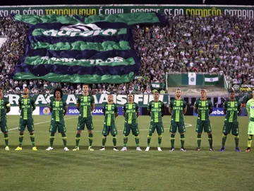 El Chapecoense tuvo que cambiar a última hora sus planes de vuelo por una decisión de la autoridad brasileña El Chapecoense tuvo que cambiar a última hora sus planes de vuelo por una decisión de la autoridad brasileña