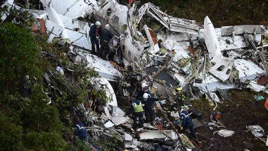 El retraso por ir a buscar un videojuego de un jugador impidió repostar al avión del Chapecoense, según informa Daily Mail