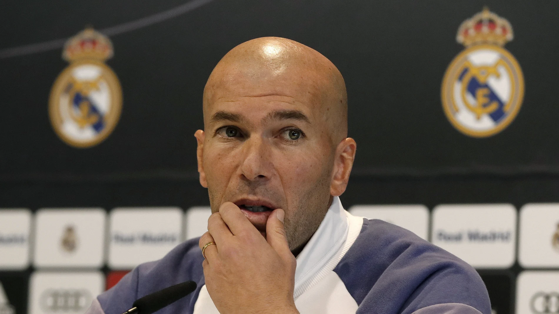Zidane confía en Clos Gómez para el Clásico: "Lo hará lo mejor posible para que el partido se juegue bien y nada más" Zidane confía en Clos Gómez para el Clásico: "Lo hará lo mejor posible para que el partido se juegue bien y nada más"