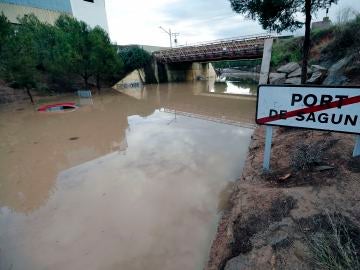 Coche inundado en Valencia