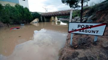 Coche inundado en Valencia