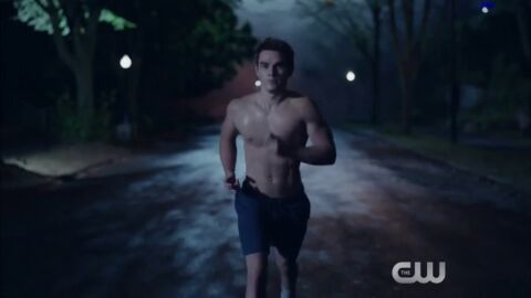 Frame 9.266139 de: The CW presenta la serie 'Riverdale'