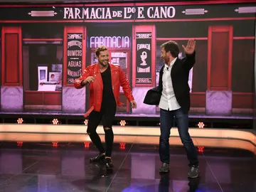 El baile viral de Bisbal con la sintonía de 'Farmacia de guardia' El baile viral de Bisbal con la sintonía de 'Farmacia de guardia'