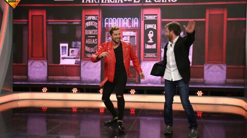  El baile viral de Bisbal con la sintonía de 'Farmacia de guardia'