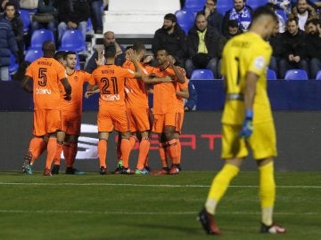 Los jugadores del Valencia celebrando un gol al Leganés 