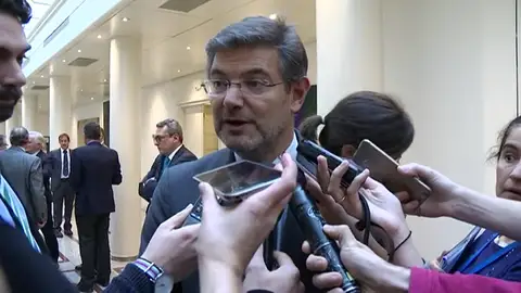 Frame 0.611645 de: El ministro de Justicia advierte que "Cataluña no puede destinar presupuesto a materias que no le competen" Frame 0.611645 de: El ministro de Justicia advierte que "Cataluña no puede destinar presupuesto a materias que no le competen"