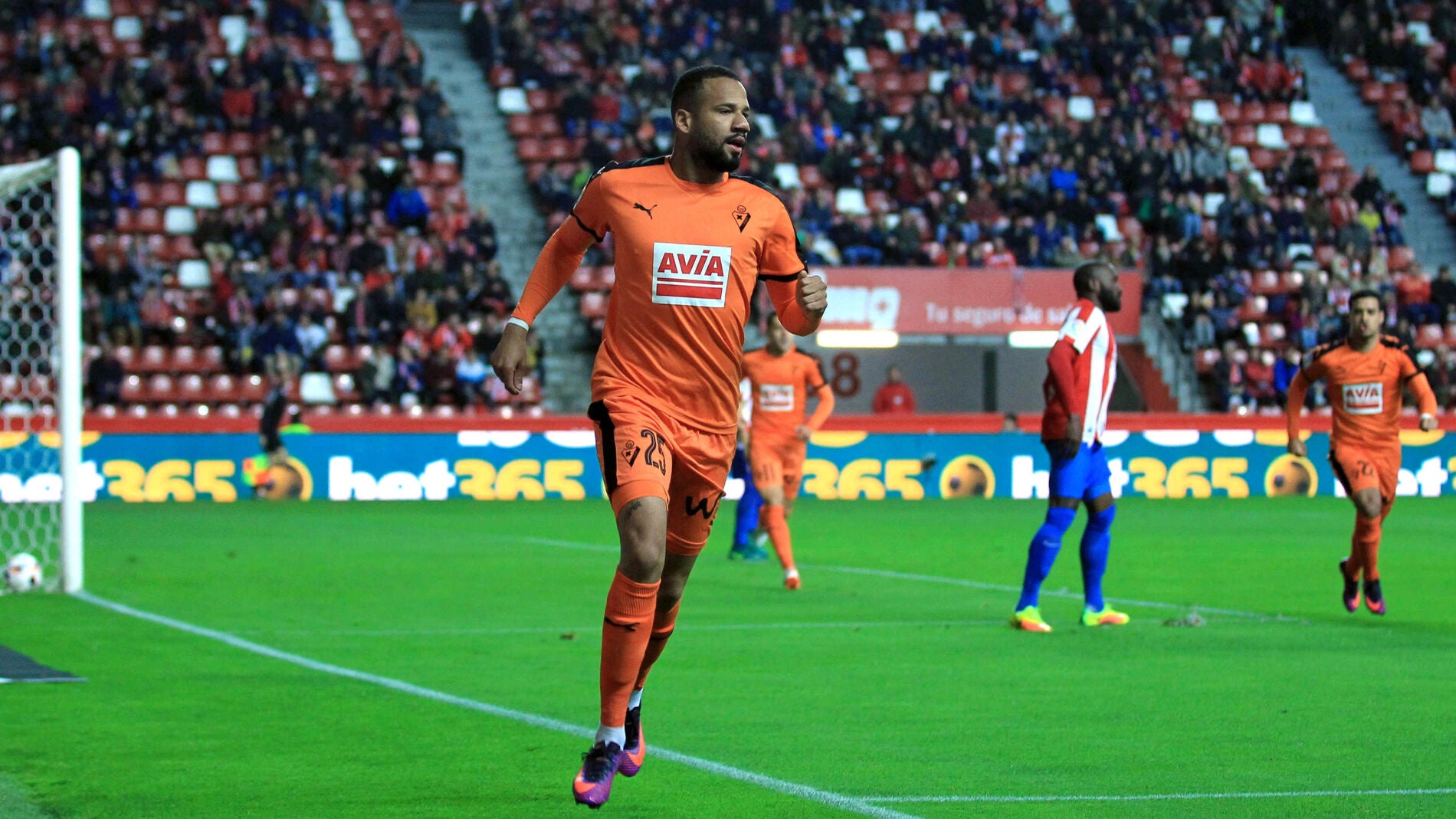 'Beb&eacute;' celebra su gol contra el Sporting
