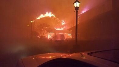Al menos siete muertos y cientos de casas destruidas en un incendio provocado en Tennessee