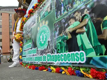 Cartel en homenaje al Chapecoense Cartel en homenaje al Chapecoense