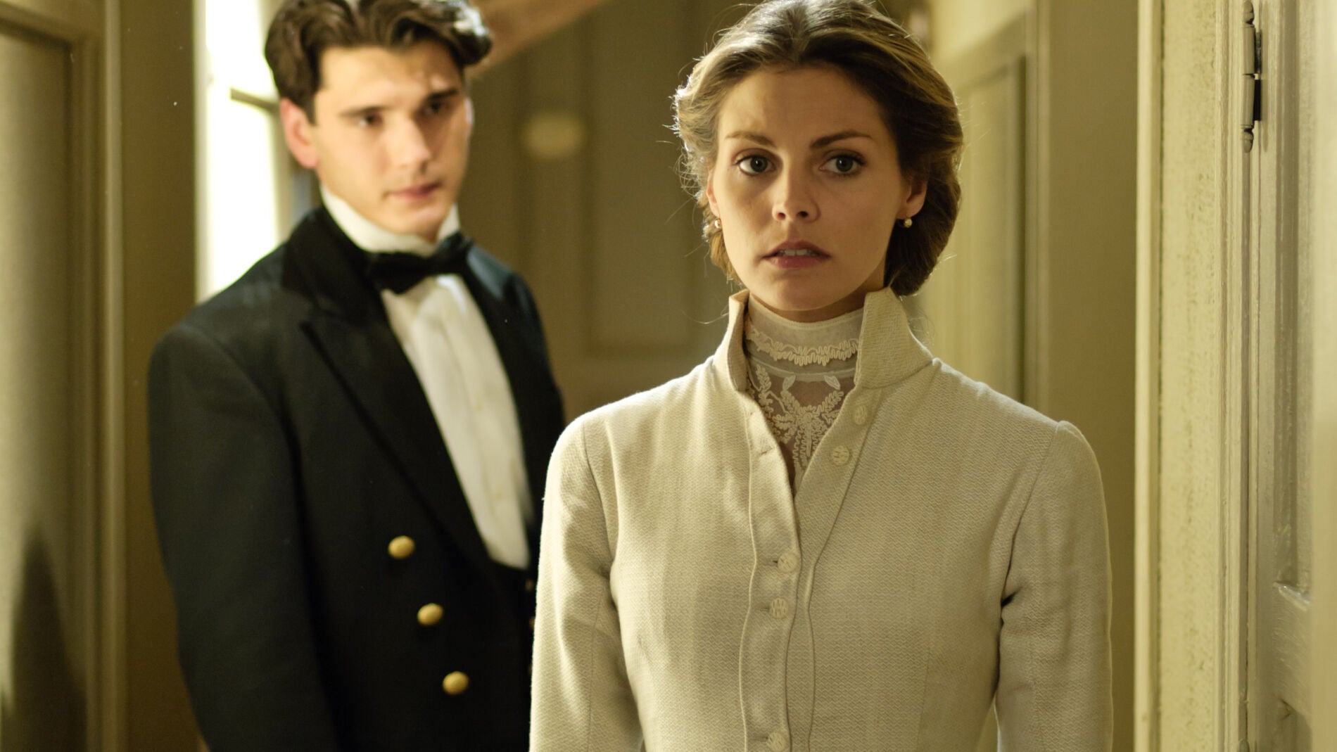 Gran Hotel - Temporada 2 - Capítulo 1: Luces y sombras