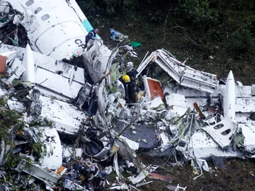 Servicios de rescate en el lugar del accidente Servicios de rescate en el lugar del accidente
