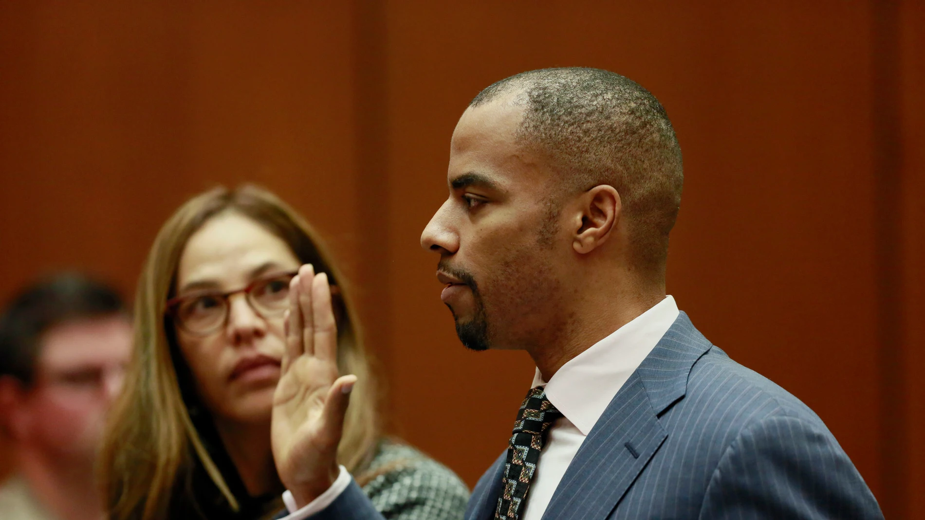 Darren Sharper declara ante el juez en Los Ángeles Darren Sharper declara ante el juez en Los Ángeles