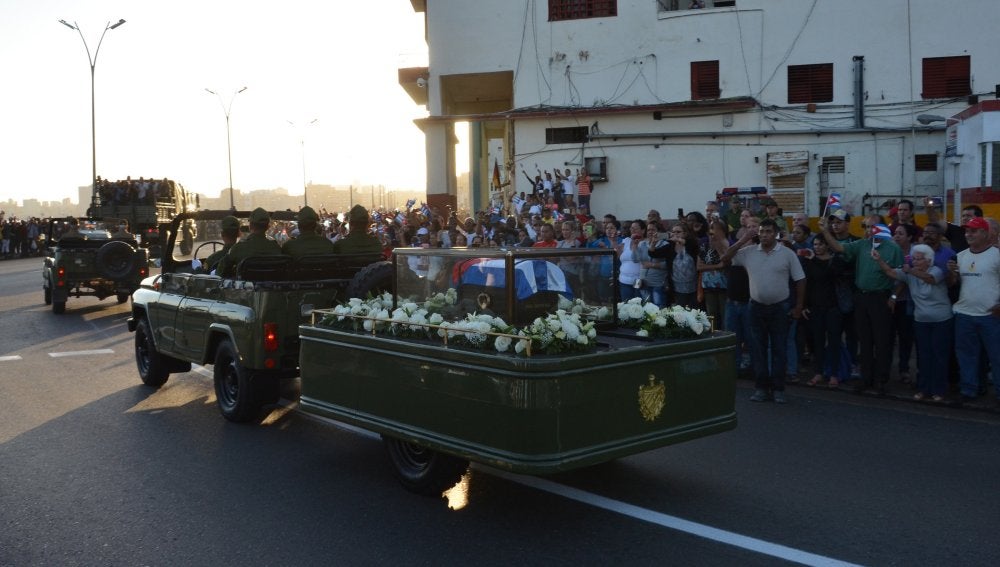 Las cenizas de Fidel Castro emprenden viaje desde La Habana