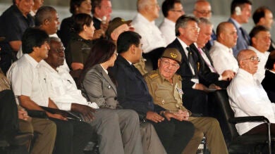 Raúl Castro promete continuidad en el homenaje de despedida a su hermano Fidel