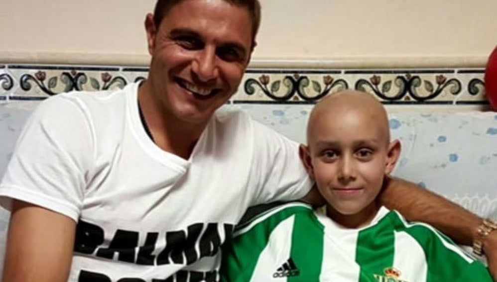 Joaquín con José Antonio, el niño con leucemia