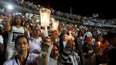 Emotivo y espectacular homenaje de la afición del Atlético Nacional al Chapecoense