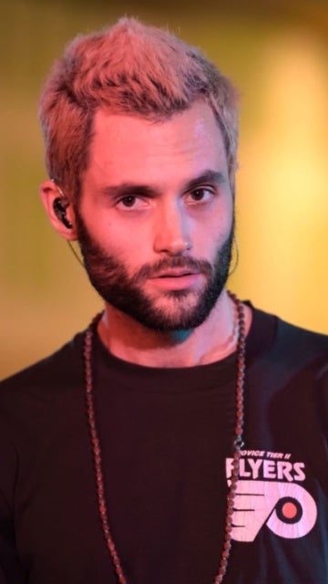 Irreconocible Penn Badgley con su cambio de look