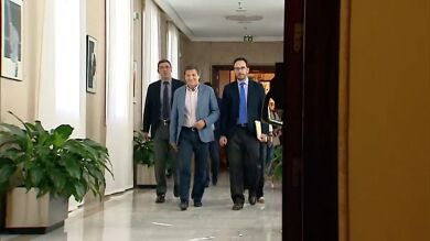El PSOE reconoce su nueva buena sintonía con el PP mientras alarga su debate interno