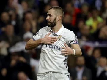 Benzema celebrando un gol Benzema celebrando un gol