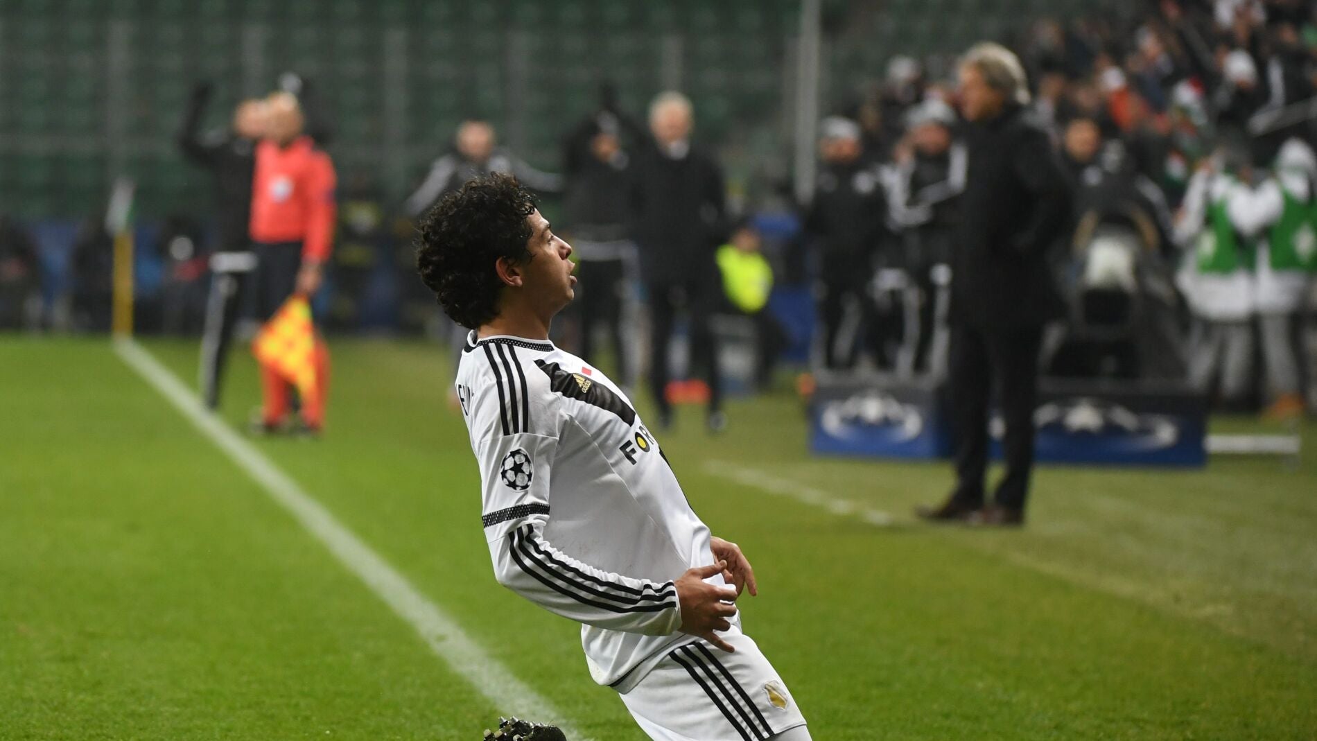 Guilherme celebrando su gol con el Legia