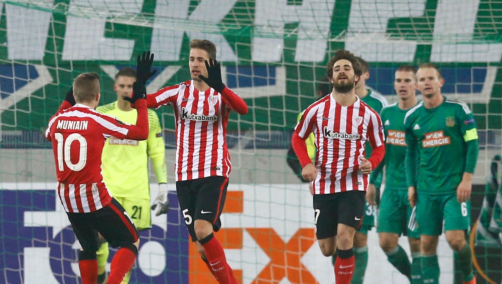 Saborit celebrando su gol con el equipo