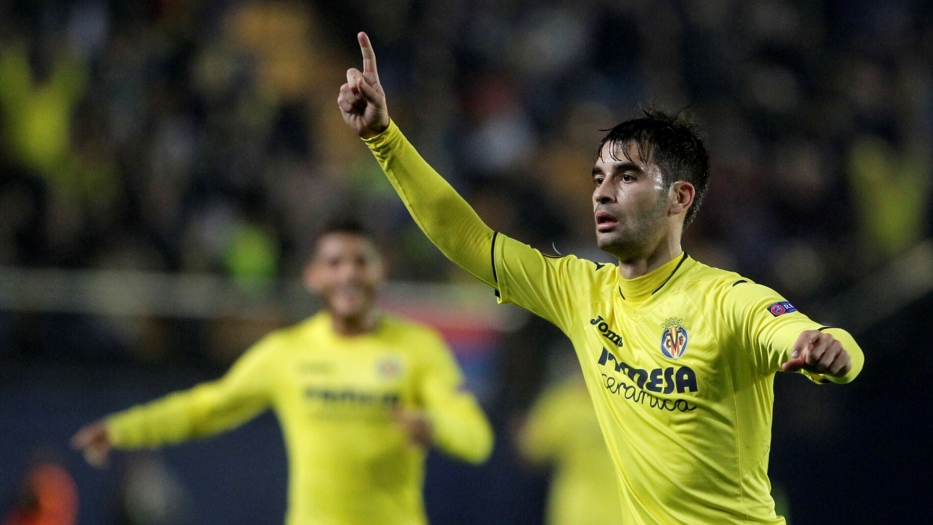 Trigueros celebrando su gol