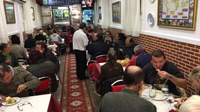 Unas mil personas sin hogar han pasado por 'Robin Hood', el restaurante solidario del padre Ángel, en sólo una semana