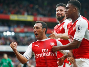 Santi Cazorla celebra un gol con el Arsenal