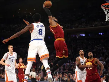 LeBron James, volando en el Madison Square Garden LeBron James, volando en el Madison Square Garden