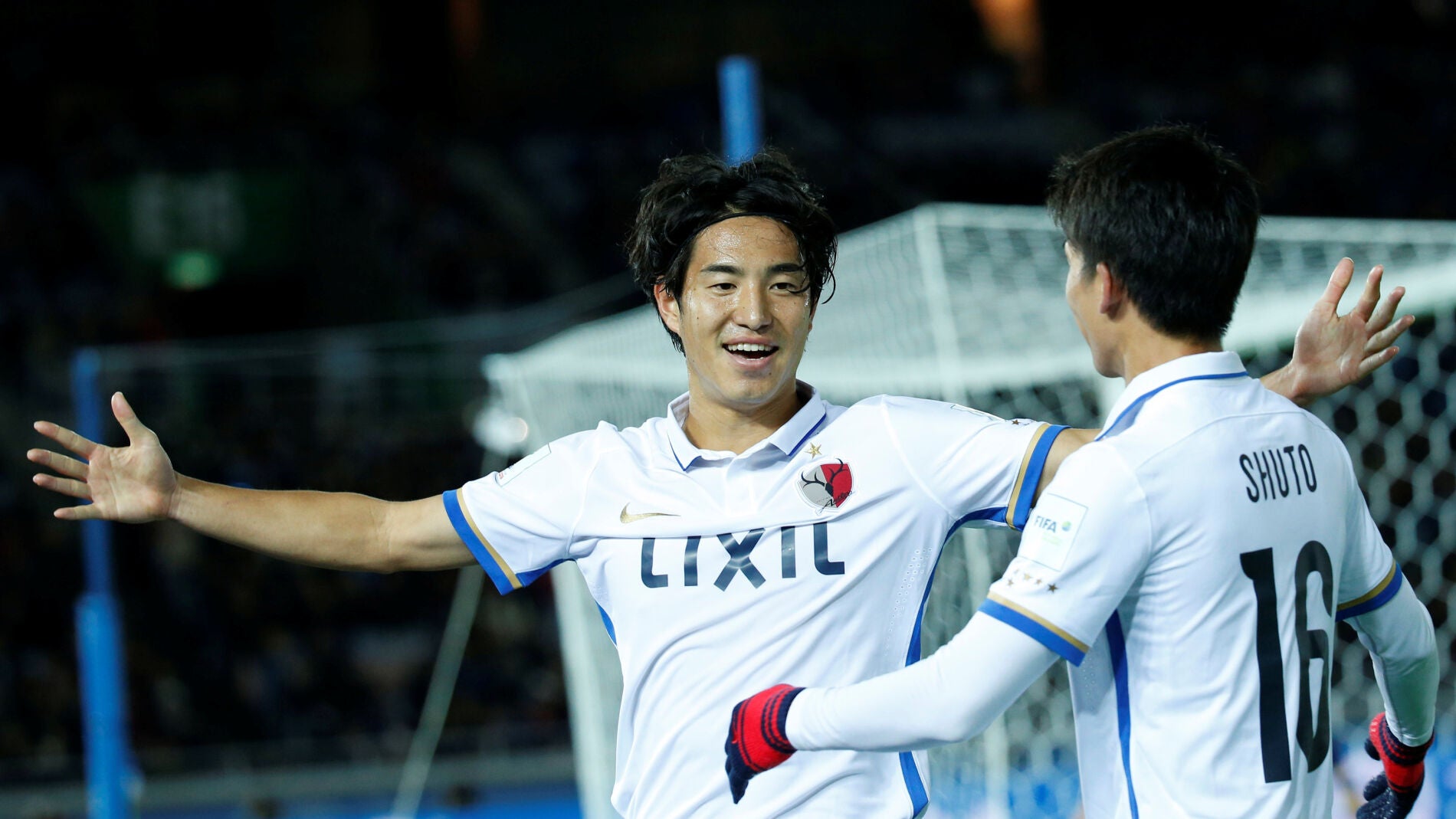 Mu Kanazaki celebra su gol