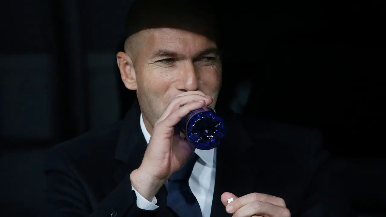 Zidane en el banquillo del Real Madrid