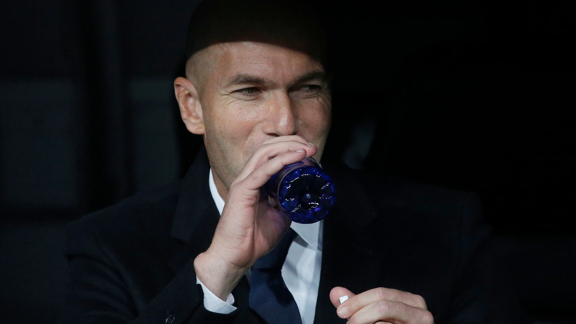 Zidane en el banquillo del Real Madrid