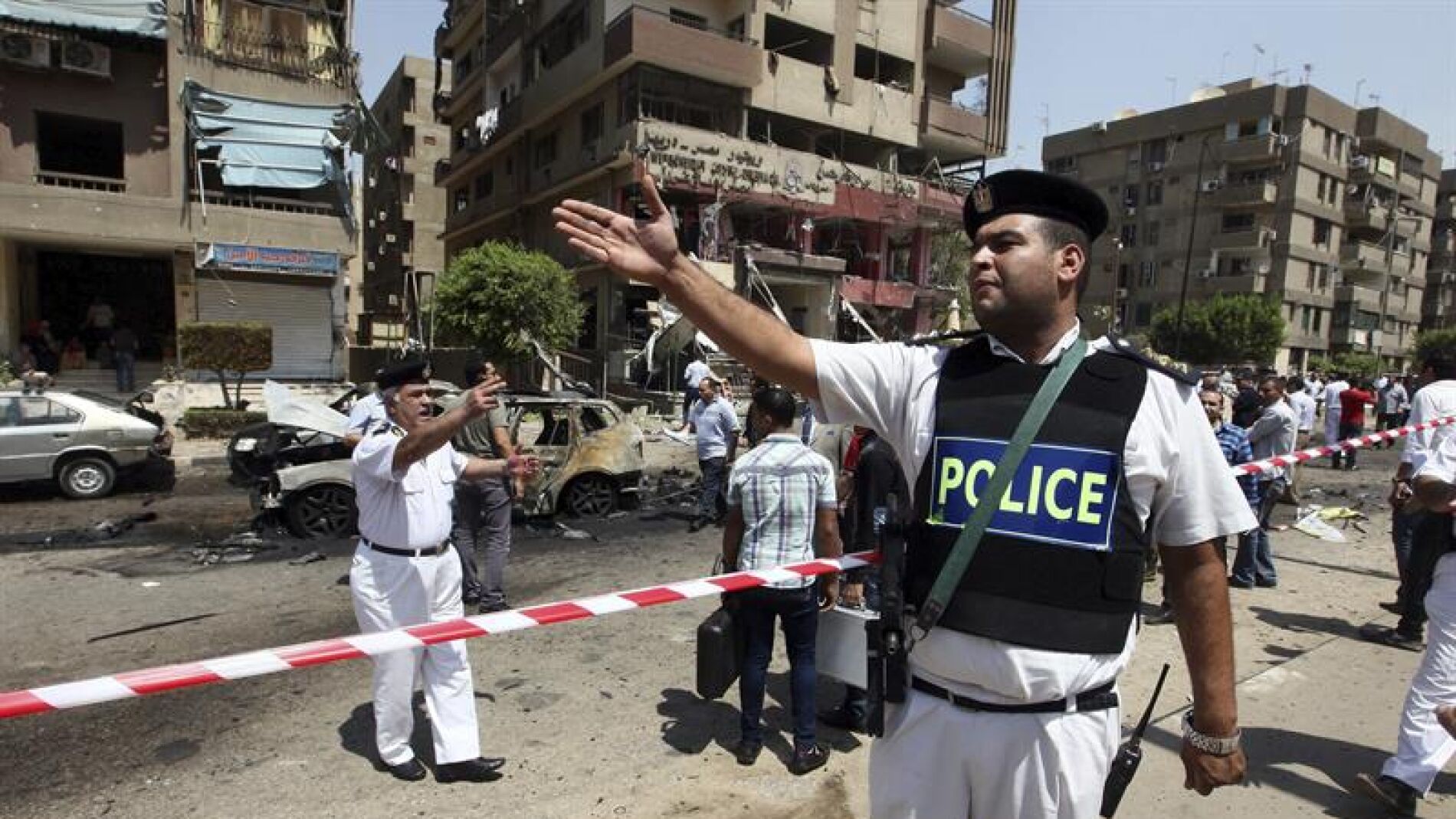 La Polic&iacute;a inspecciona el lugar donde un artefacto ha estallado en El Cairo 