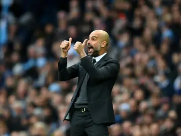 Guardiola, en la banda del Manchester City Guardiola, en la banda del Manchester City