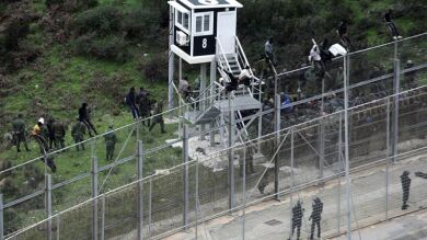 El Gobierno sopesa colocar drones para que vigilen la frontera de Ceuta 